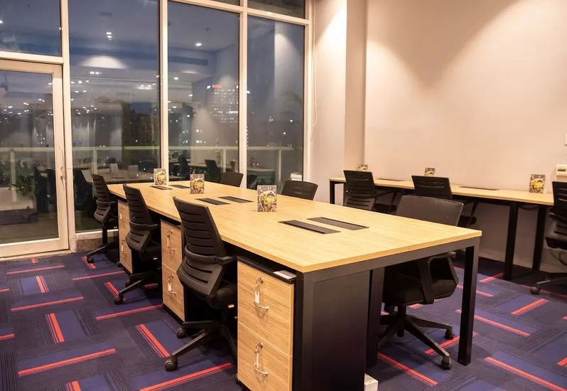 Desker — photo 2